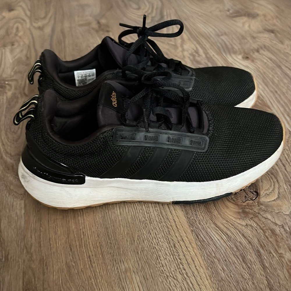 Women’s Adidas Cloud Foam Sneakers Size 7